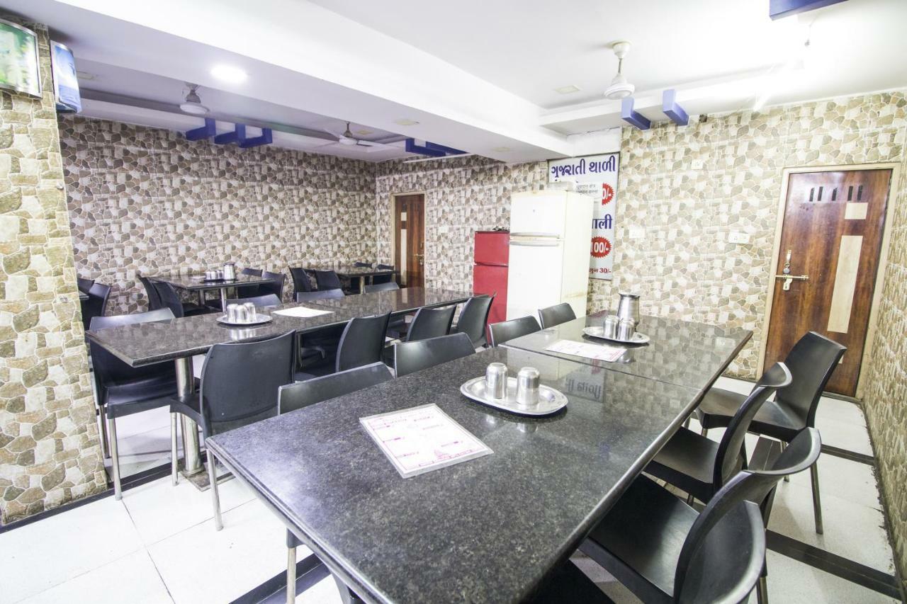 Hotel Gujarat Palace Ujjain Zewnętrze zdjęcie