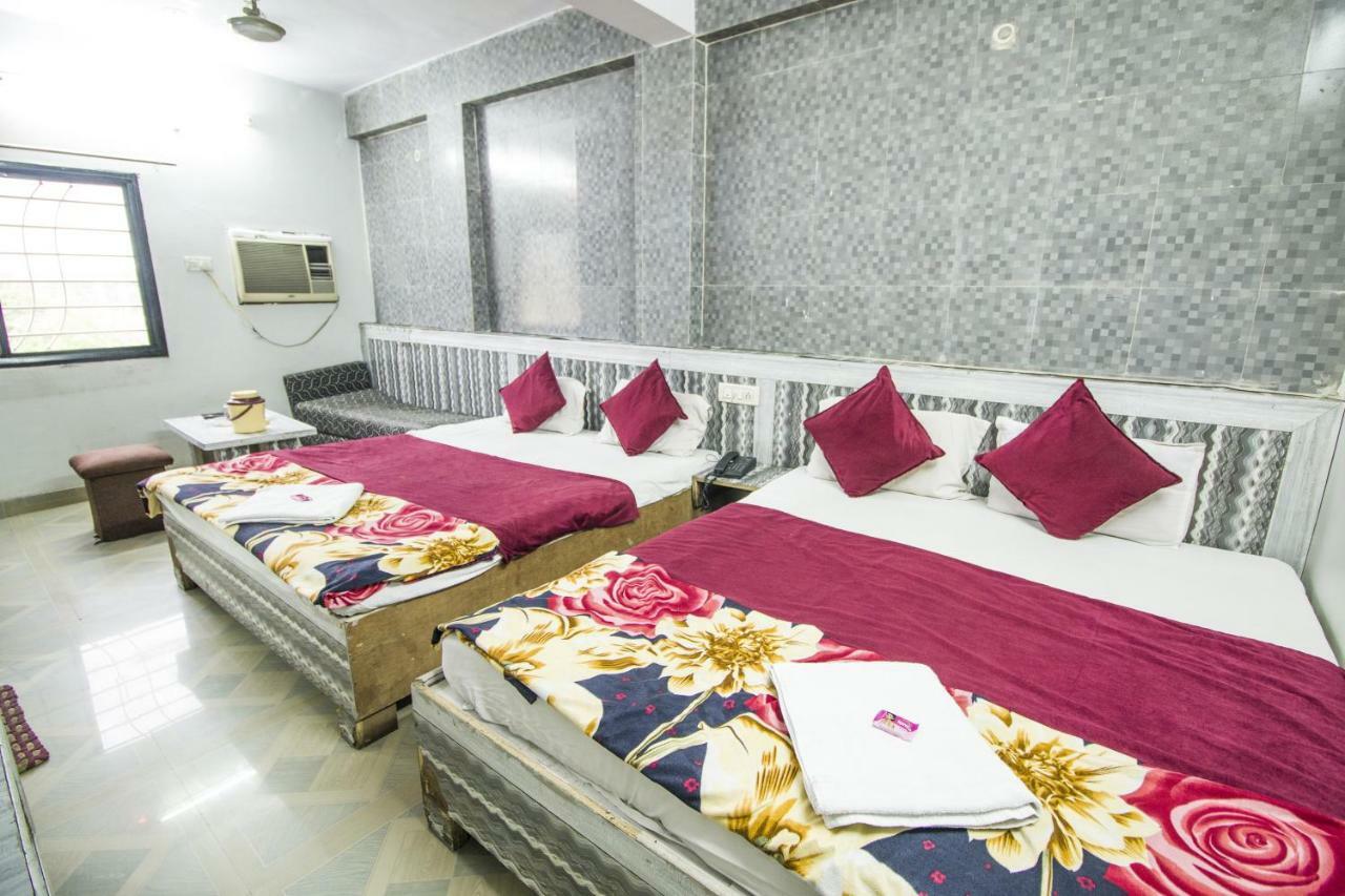 Hotel Gujarat Palace Ujjain Zewnętrze zdjęcie